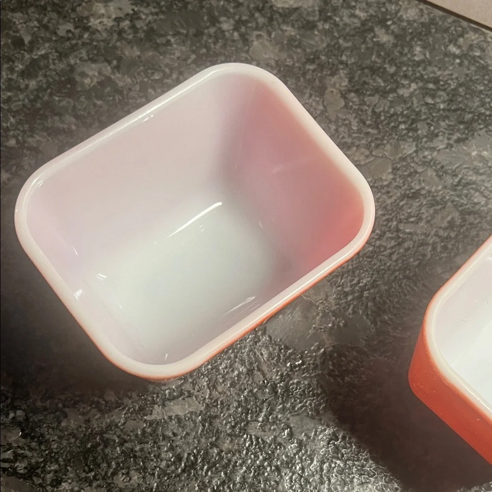 Pyrex Set of 3 Red Refrigerator bowls   Desserts, dips, snack 501-B